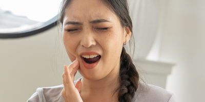 牙肉腫痛原因有哪些？了解清潔口腔重要性，別讓發炎找上門！-1