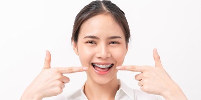 牙齒矯正必睇指南：3大好處、最佳治療策略與常見疑問一次搞懂(1)